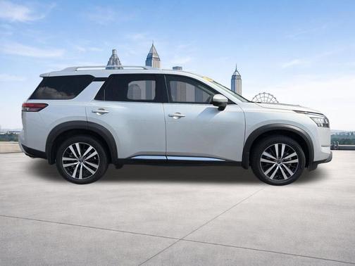 Brilliant Silver Metallic 2023 Nissan Pathfinder Platinum