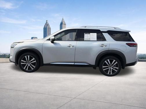 Brilliant Silver Metallic 2023 Nissan Pathfinder Platinum