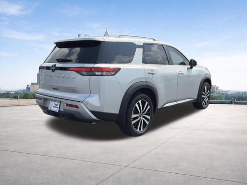 Brilliant Silver Metallic 2023 Nissan Pathfinder Platinum