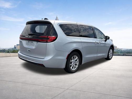 Silver Mist Clearcoat 2023 Chrysler Pacifica Touring-L