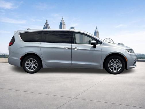 Silver Mist Clearcoat 2023 Chrysler Pacifica Touring-L