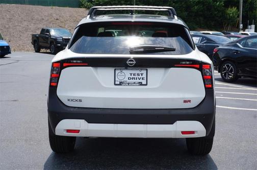 2025 Nissan Kicks SR
