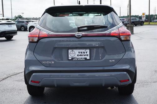 2023 Nissan Kicks SR