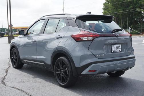 2023 Nissan Kicks SR