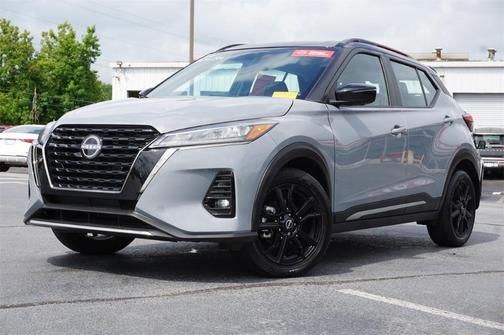 2023 Nissan Kicks SR