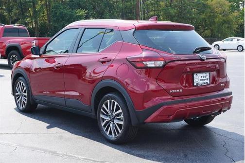 2023 Nissan Kicks SV