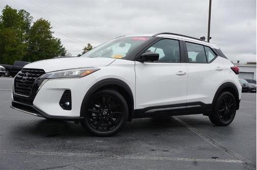 2023 Nissan Kicks SR