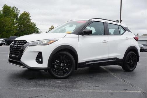 2023 Nissan Kicks SR