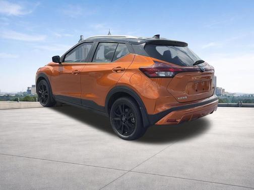Monarch Orange / Super Black 2024 Nissan Kicks SV