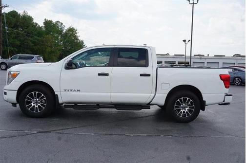 2024 Nissan Titan SV