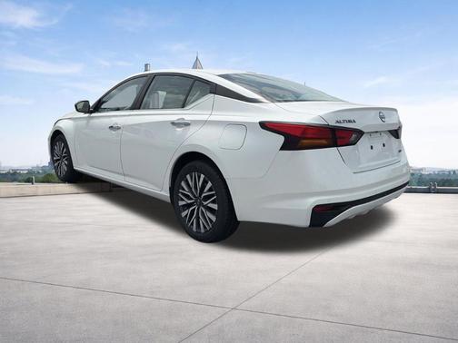White 2024 Nissan Altima 2.5 SV