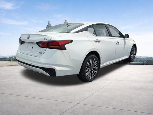 White 2024 Nissan Altima 2.5 SV