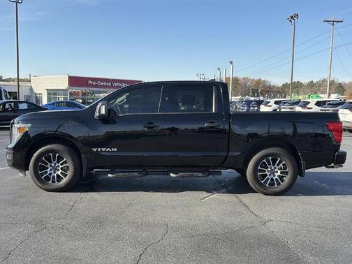 2024 Nissan Titan SV