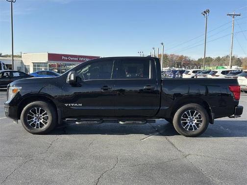 2024 Nissan Titan SV