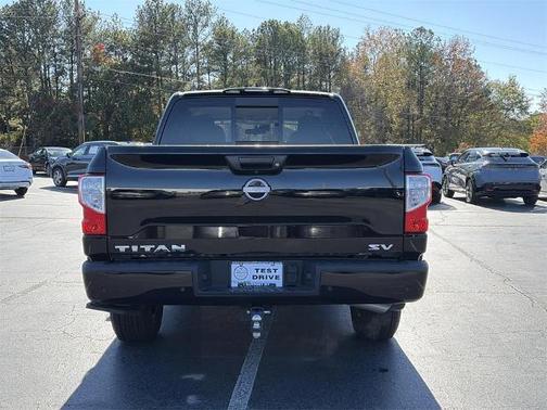 2023 Nissan Titan SV