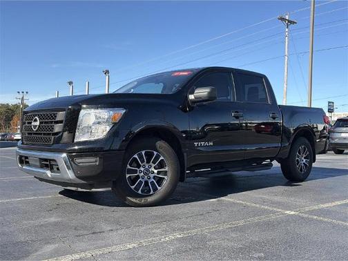 2023 Nissan Titan SV
