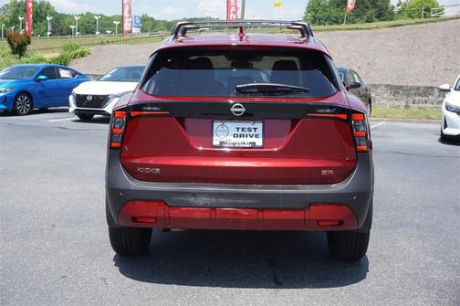 2025 Nissan Kicks SR