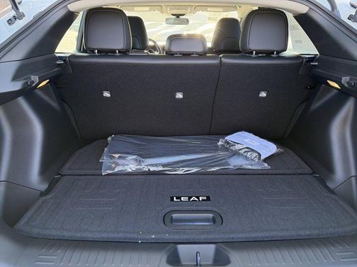 Everest White P 2026 Nissan Leaf SV+