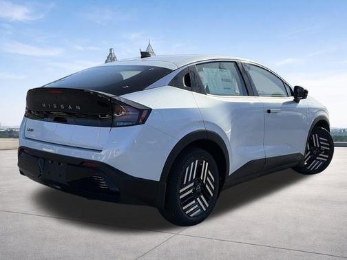 Everest White P 2026 Nissan Leaf SV+