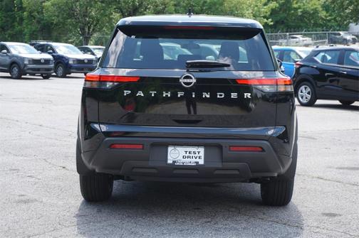 2025 Nissan Pathfinder S