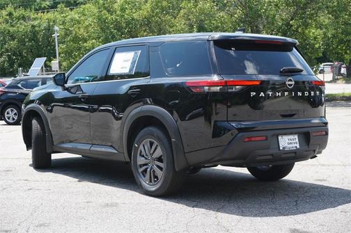 2025 Nissan Pathfinder S