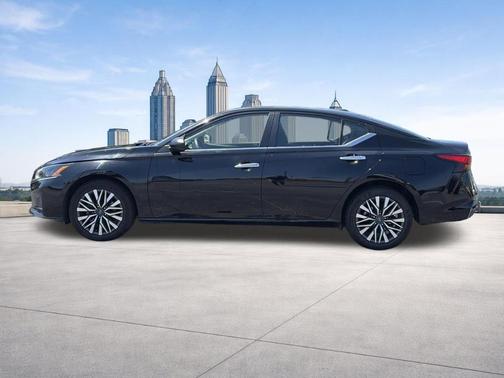 Super Black Clearcoat 2024 Nissan Altima 2.5 SV