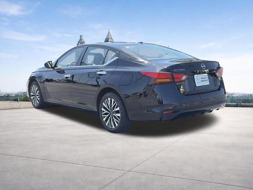 Super Black Clearcoat 2024 Nissan Altima 2.5 SV