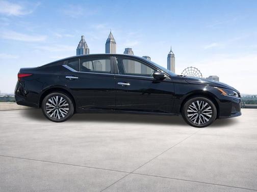 Super Black Clearcoat 2024 Nissan Altima 2.5 SV