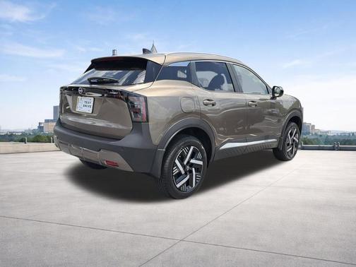 Canyon Bronze M 2026 Nissan Kicks SV