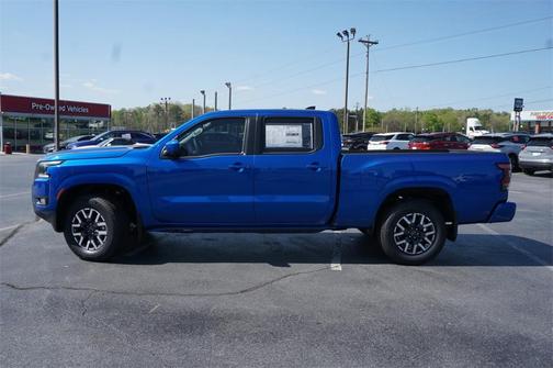 2025 Nissan Frontier SL