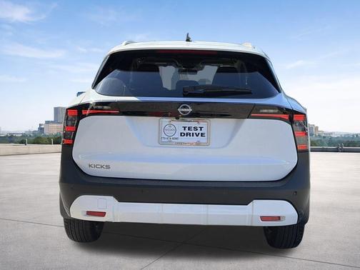 Fresh Powder 2026 Nissan Kicks SV