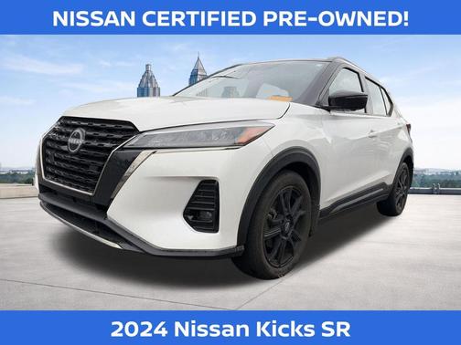 Aspen White / Super Black 2024 Nissan Kicks SR