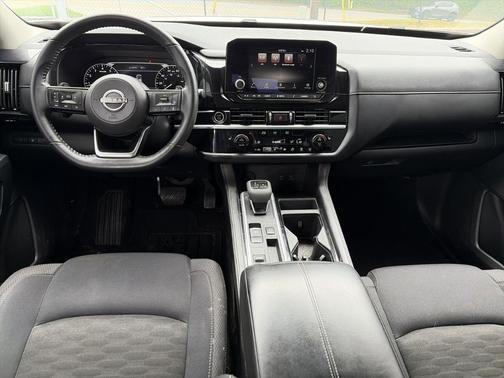 Brilliant Silver Metallic 2024 Nissan Pathfinder SV