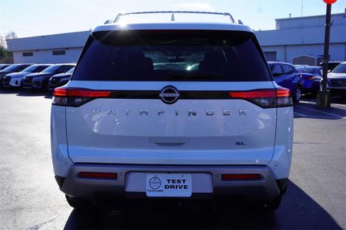 2025 Nissan Pathfinder SL