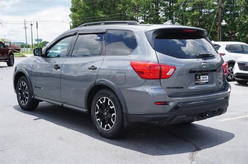 2020 Nissan Pathfinder SL