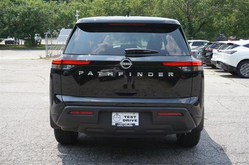 2025 Nissan Pathfinder S