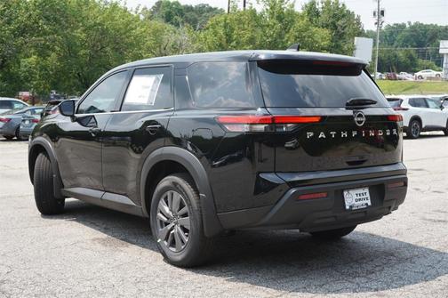 2025 Nissan Pathfinder S