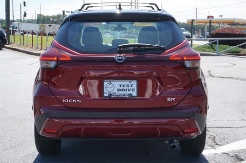 2023 Nissan Kicks SR