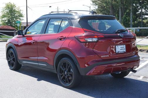 2023 Nissan Kicks SR