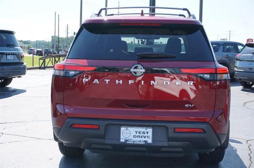 2022 Nissan Pathfinder SV