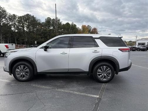 2025 Nissan Pathfinder S