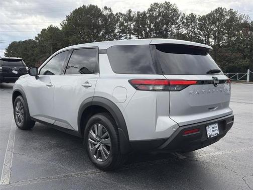 2025 Nissan Pathfinder S