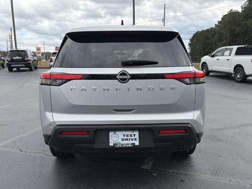 2025 Nissan Pathfinder S