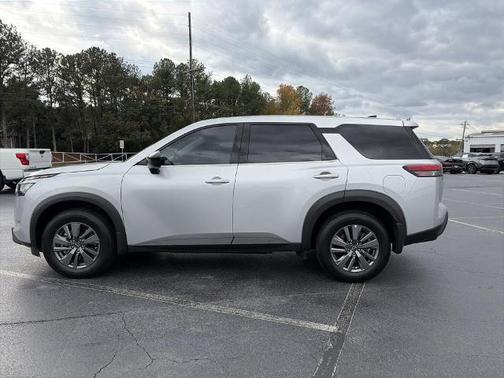 2025 Nissan Pathfinder S