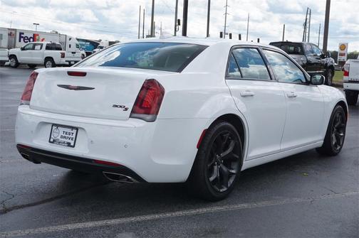 2022 Chrysler 300 S