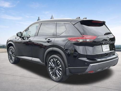 Super Black 2025 Nissan Rogue SL