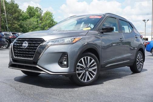 2023 Nissan Kicks SR
