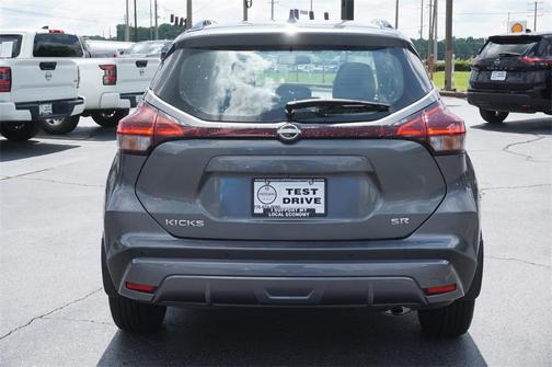 2023 Nissan Kicks SR