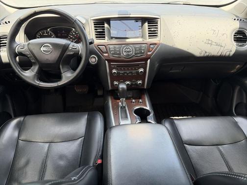 Brilliant Silver Metallic 2019 Nissan Pathfinder Platinum