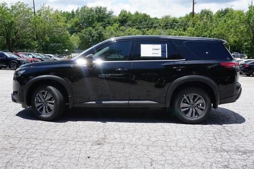 2025 Nissan Pathfinder S
